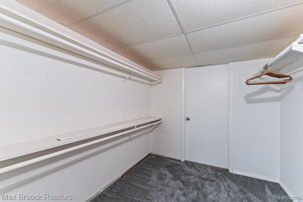5725 Ridgewood Road, West Bloomfield, MI — Photo 32