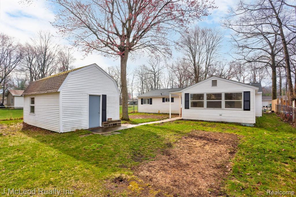 215 ARROWHEAD Drive, Prudenville, MI 48651 — Photo 28