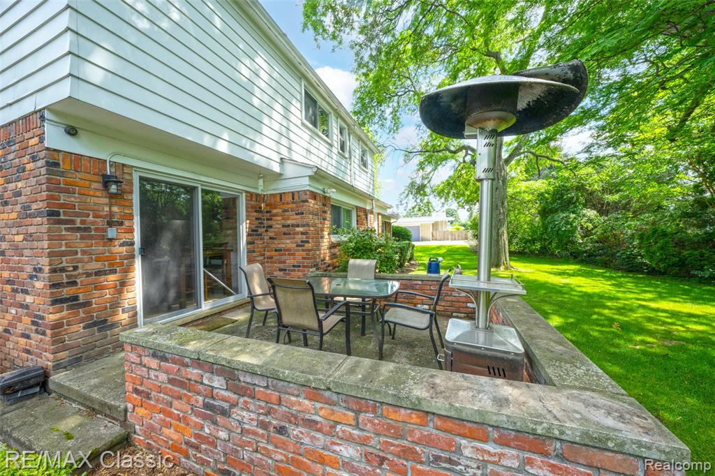 6638 Woodbank Drive, Bloomfield Hills, MI 48301 — Photo 28