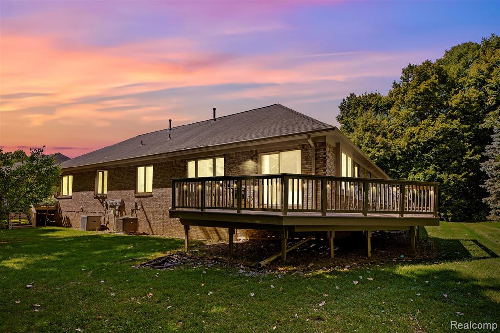 45964 Woodview Drive, Shelby Twp, MI 48315 — Photo 41