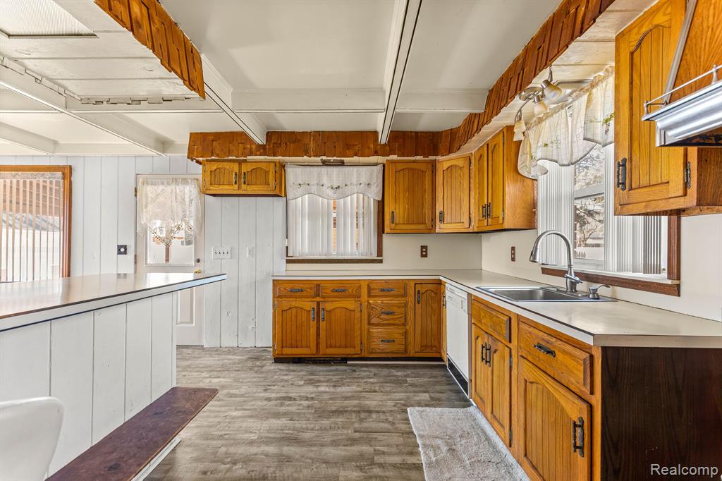 6364 BUCKINGHAM Avenue, Allen Park, MI 48101 — Photo 7