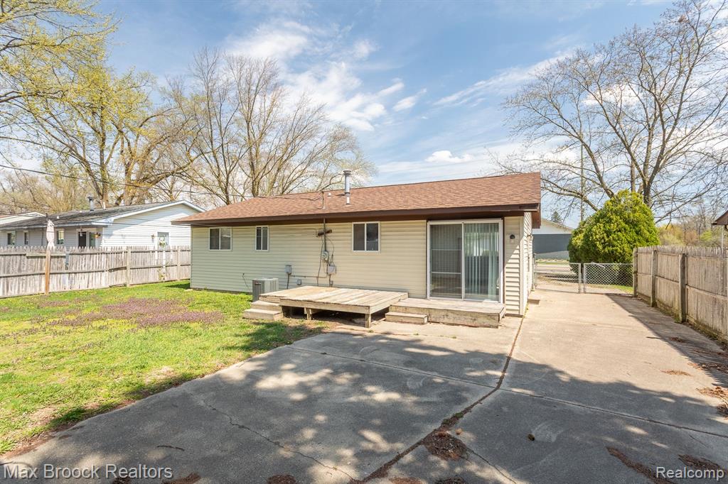 47445 DEQUINDRE Road, Rochester Hills, MI 48307 — Photo 25