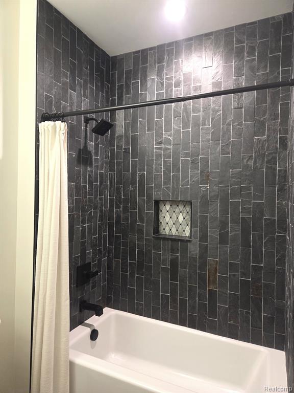 5697 EVERGREEN KNOLL, Howell, MI 48855 — Photo 15