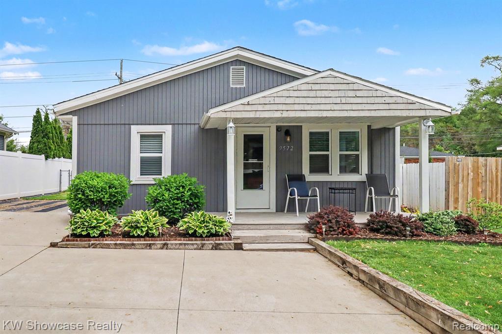 9572 Garden Terrace, Commerce Twp, MI 48382 — front exterior