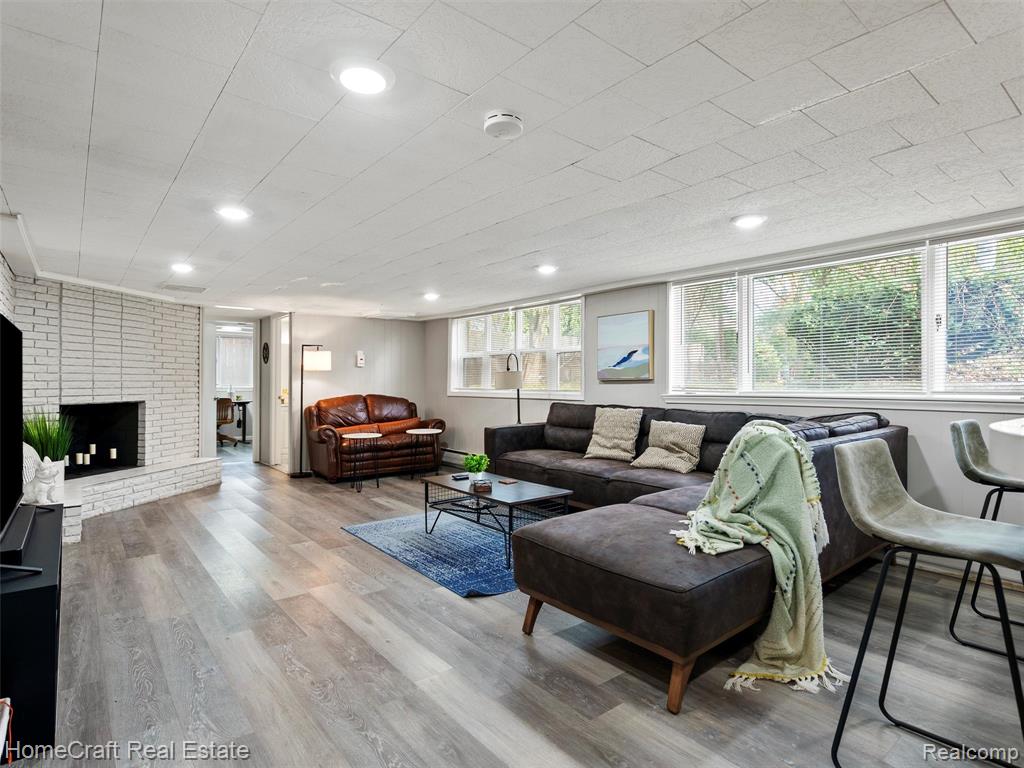 28626 SUNSET Boulevard W, Lathrup Village, MI 48076 — Photo 22