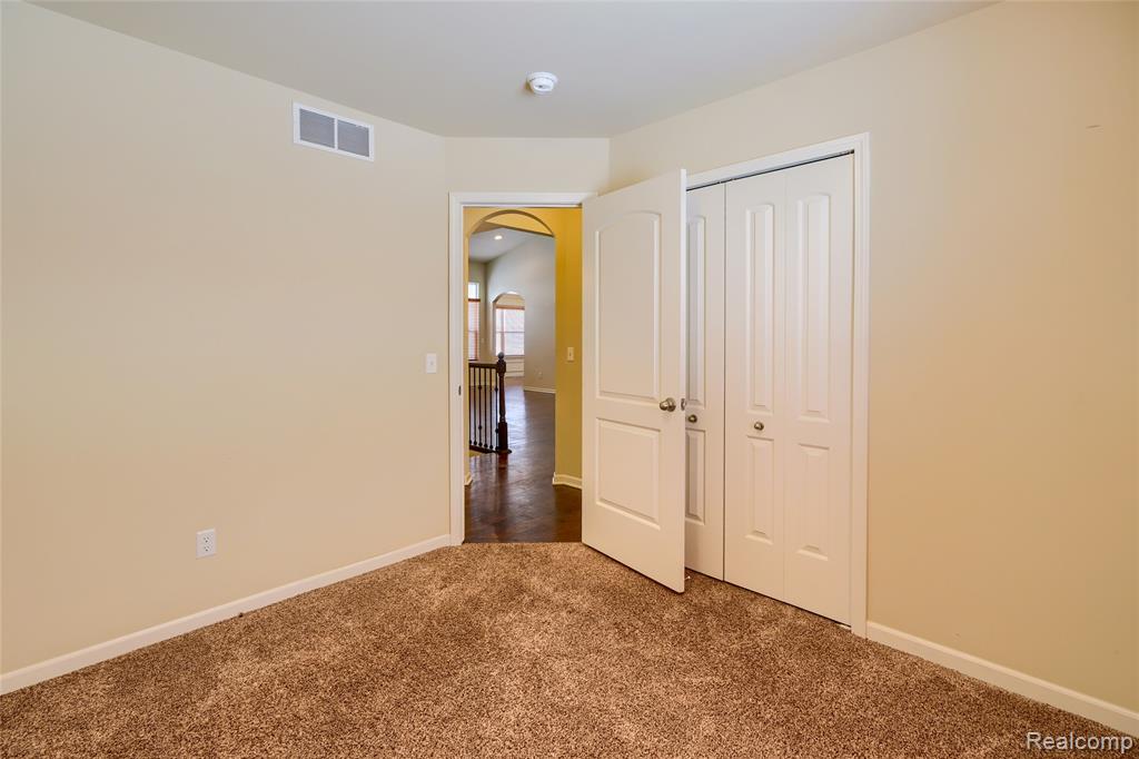 4503 Cross Creek Boulevard, Burton, MI 48509 — Photo 27