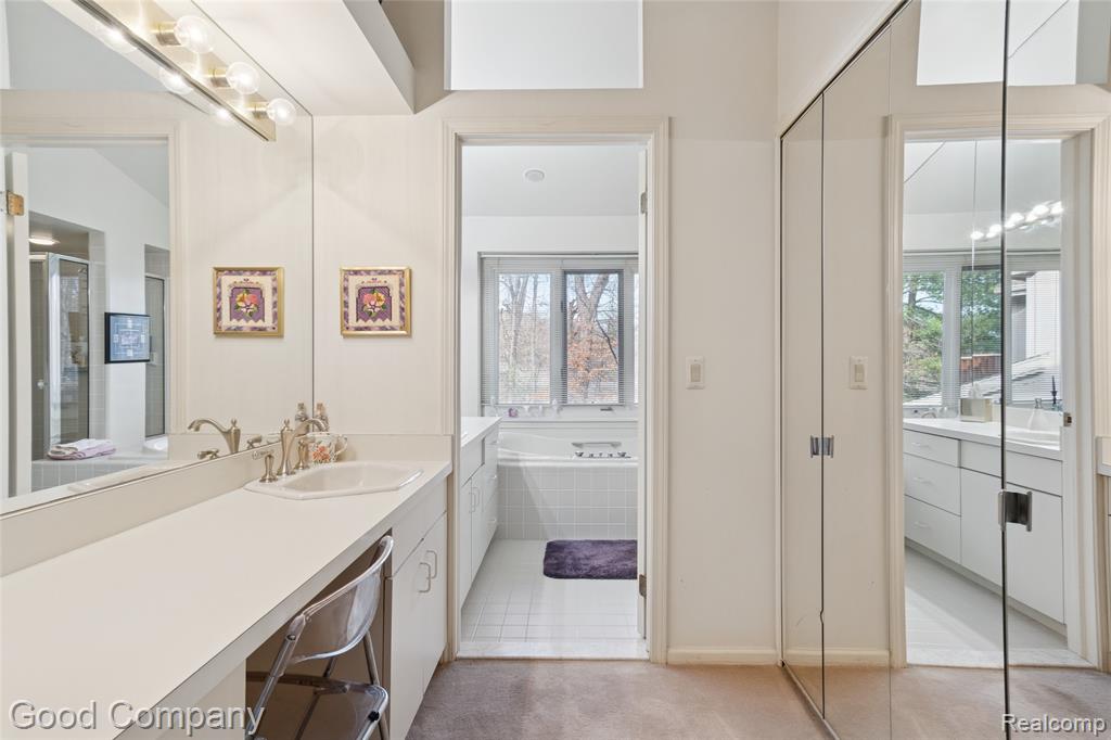5104 Woodcliff Hill Road W, West Bloomfield, MI 48323 — Photo 34