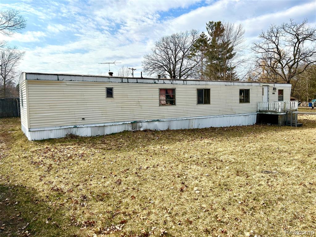 504 LOCUST Street, Howard City, MI 49329 — Photo 5