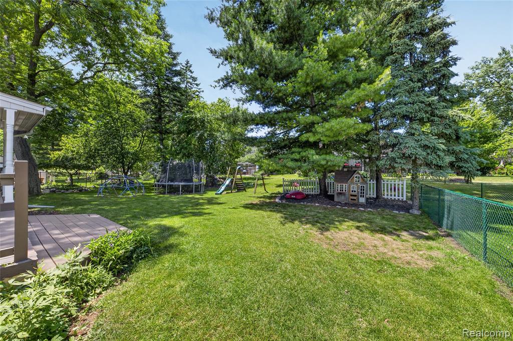 451 Lansdowne Drive, Westland, MI — Photo 27