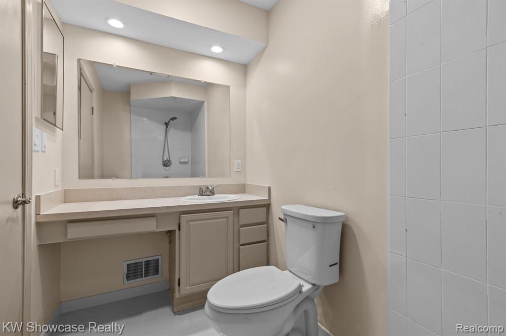 43351 ASPEN Drive, Sterling Heights, MI 48313 — Photo 24