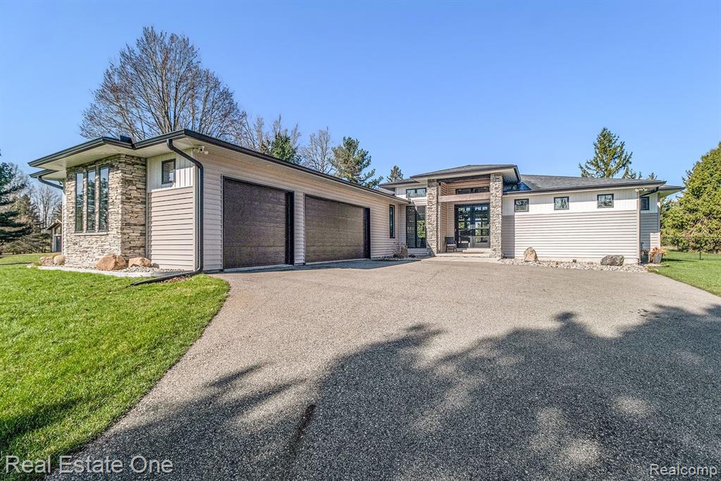 8481 Holcomb Road, Clarkston, MI 48348 — front exterior