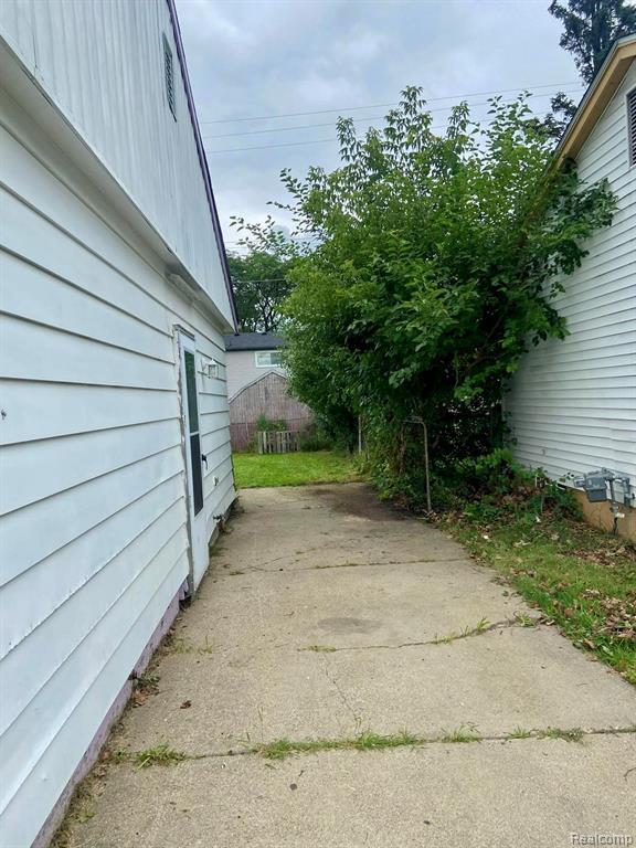 6410 Belltree Lane, Flint, MI 48504 — Photo 6