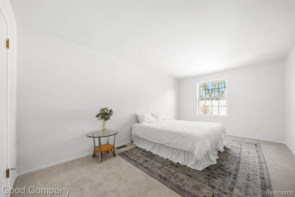 2068 Hidden Meadows Drive, unit D, Walled Lake, MI 48390 — Photo 10