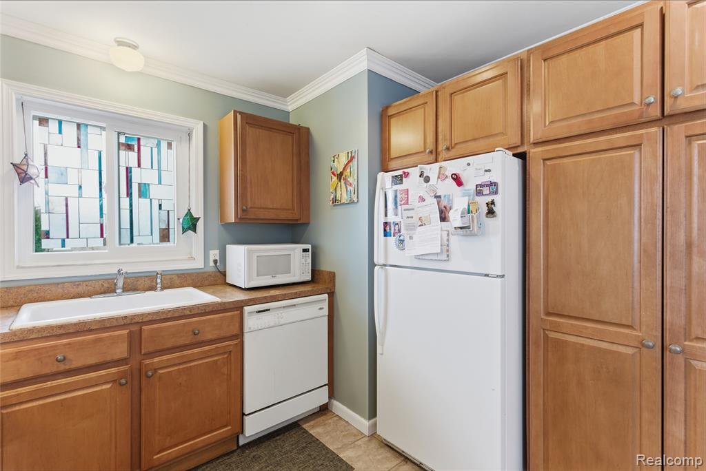 8164 Gerald Avenue, Warren, MI 48093 — Photo 13