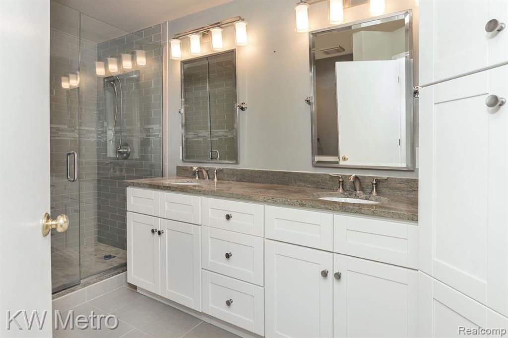 516 NEWBURNE POINTE, Bloomfield Hills, MI 48304 — Photo 23