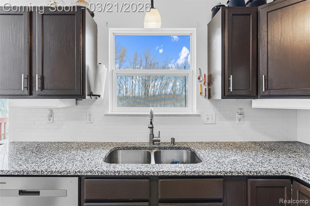 1472 St Lawrence Court, Fenton, MI 48430 — Photo 12