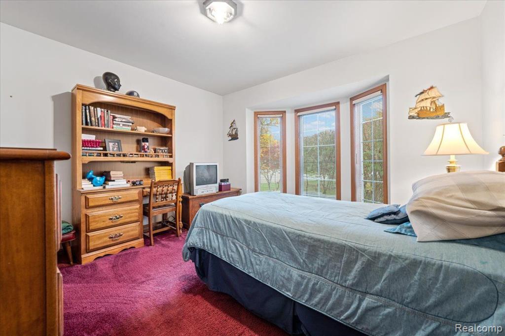 40643 WOODSIDE Drive, Clinton Twp, MI 48038 — Photo 17