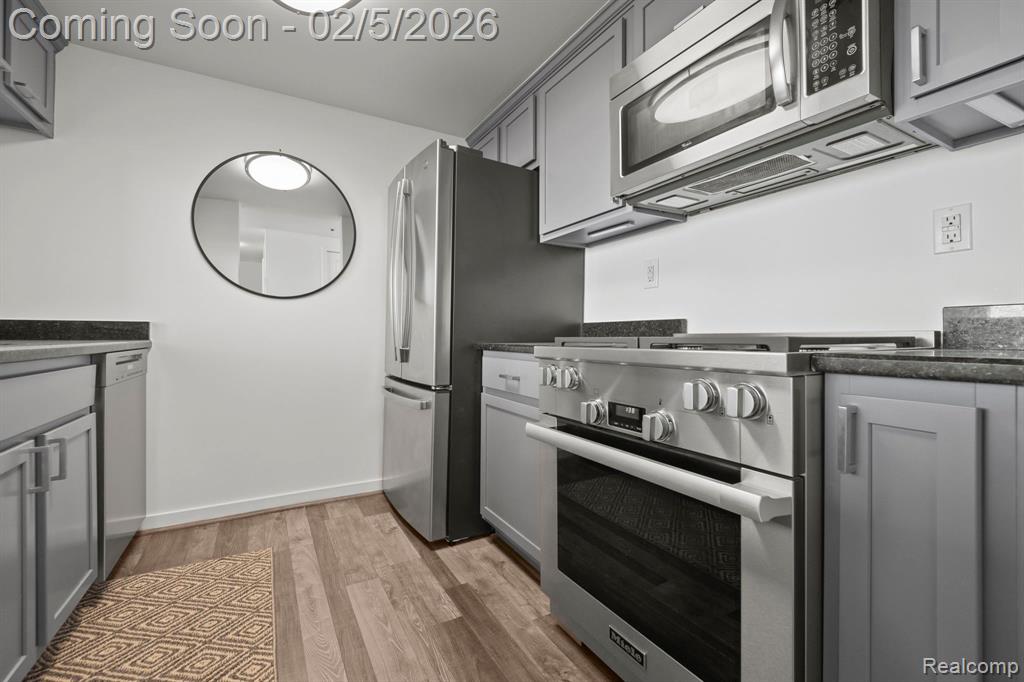 250 E HARBORTOWN Drive, 1405, Detroit, MI 48207 — Photo 11