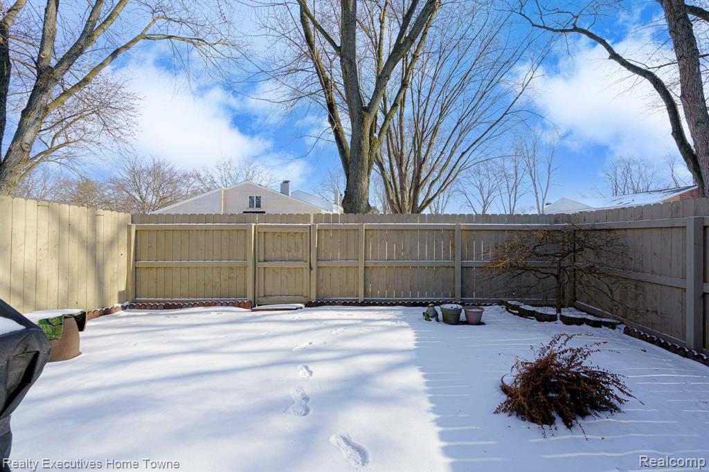 42509 ELDON Circle, Clinton Twp, MI 48038 — Photo 3