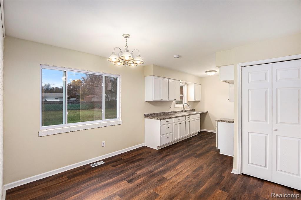 5111 Paro Drive, Flint, MI 48506 — Photo 4