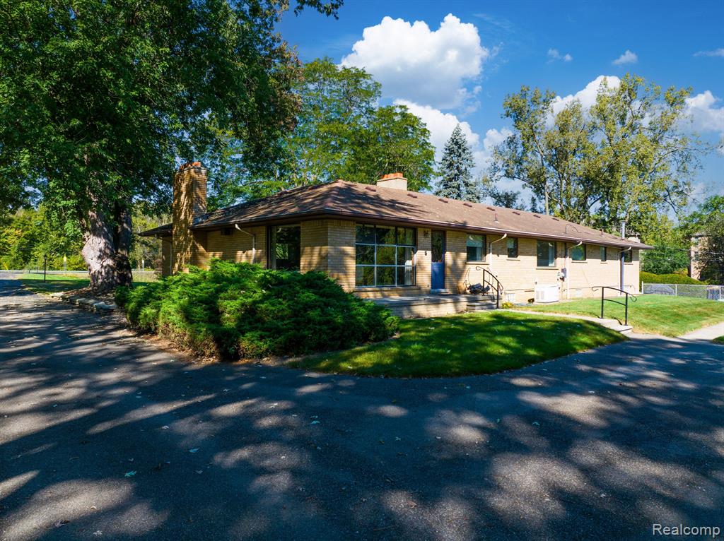 6248 LIVERNOIS Road, Troy, MI 48098 — Photo 48