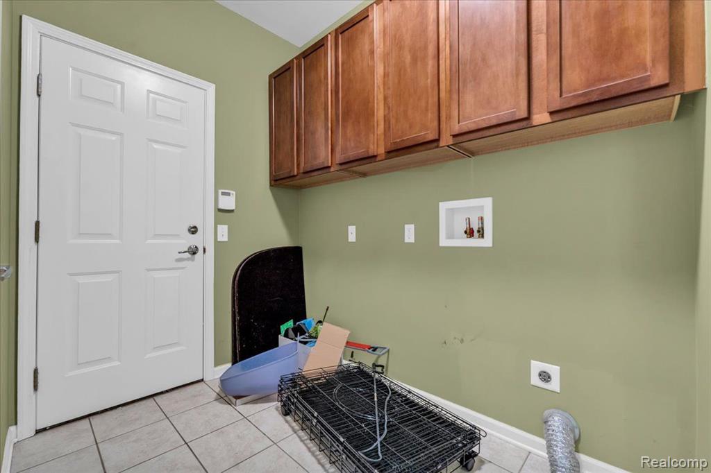 8899 MEADOW Lane, Ypsilanti, MI 48197 — Photo 22