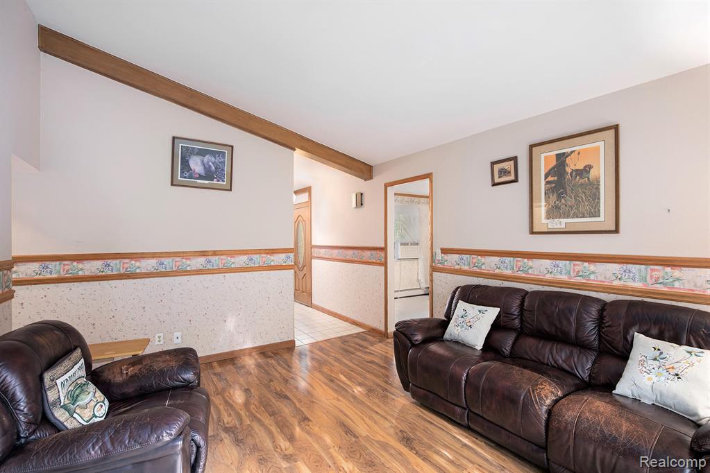 7334 Parkwood Drive, Fenton, MI 48430 — Photo 8