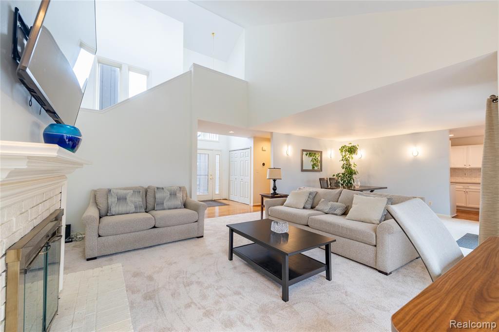 9422 Hawthorne Glen Drive, Grosse Ile, MI 48138 — Photo 13
