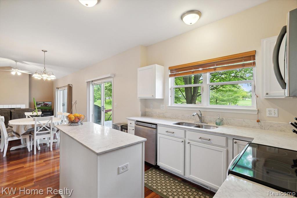 4672 NUTMEG Drive, Ypsilanti, MI 48197 — Photo 18