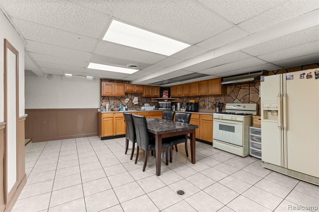26611 Cecile Street, Dearborn Heights, MI 48127 — Photo 37