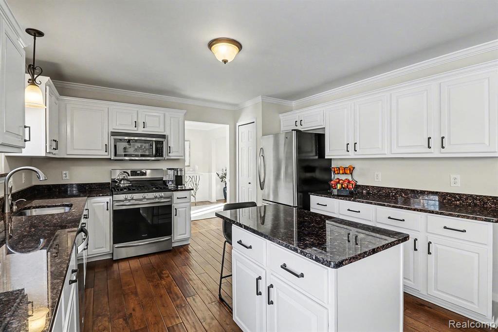 2958 Blue Heron Lane, Wixom, MI 48393 — Photo 17