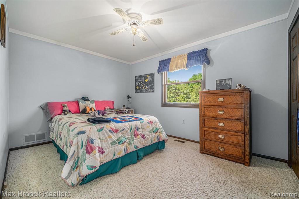 5242 CARDINAL Drive, Troy, MI 48098 — Photo 17