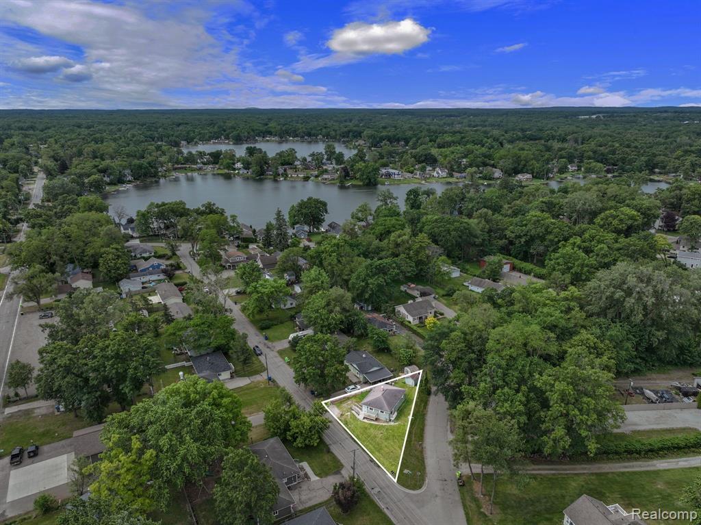 9303 BEECHCREST Street, White Lake, MI — Photo 3