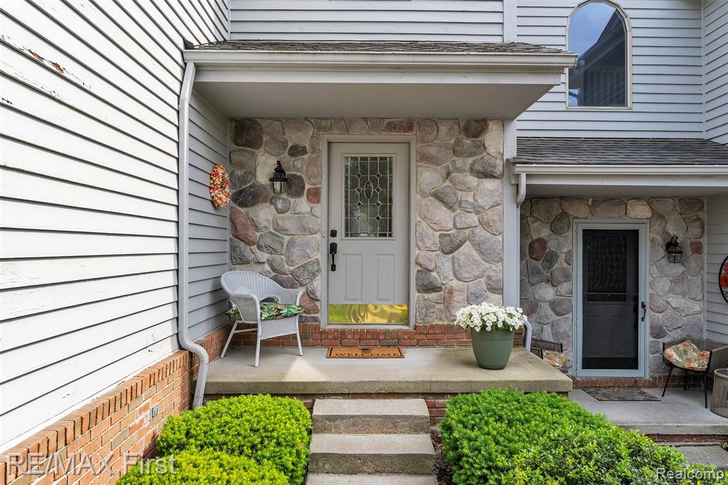 6547 Scenic Pines Court, Clarkston, MI — Photo 2
