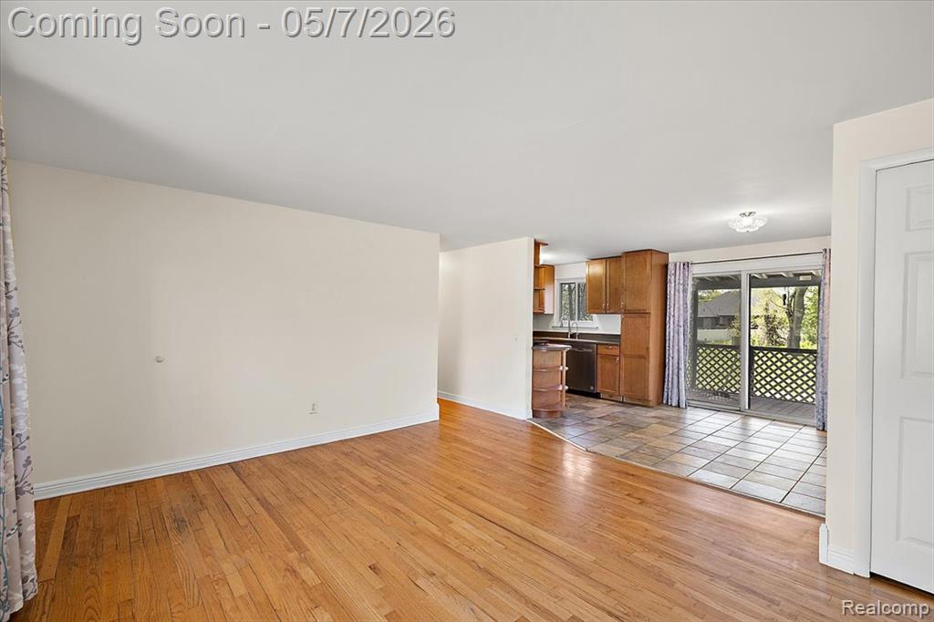 2795 Woodbury Street, Walled Lake, MI 48390 — Photo 5