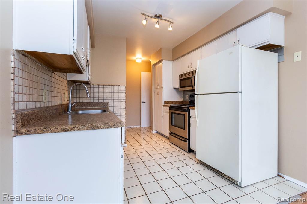 1891 Vine Way Drive, 33, Canton, MI 48188 — Photo 16