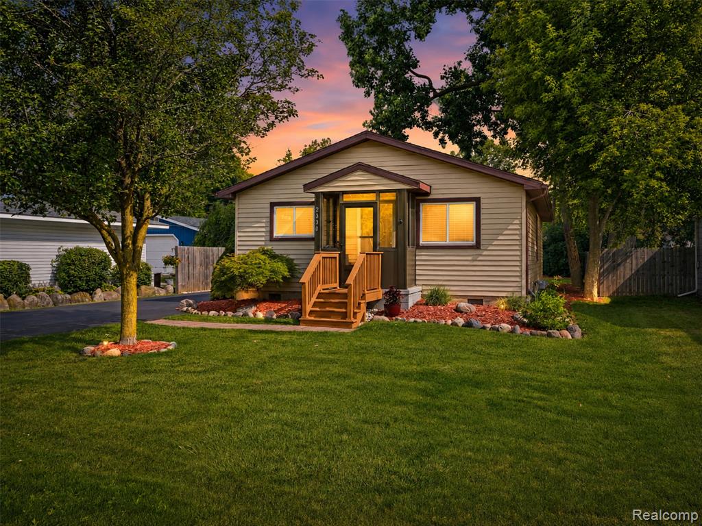 2830 Schroeder Boulevard, Keego Harbor, MI 48320