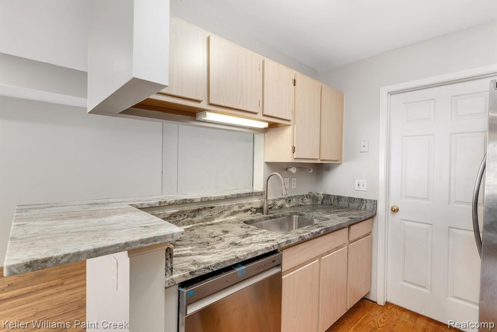 22040 Cape Cod Way, Farmington Hills, MI 48336 — Photo 15