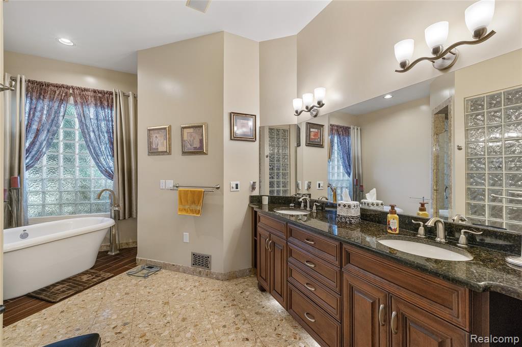49539 Nautical Drive, Chesterfield, MI 48047 — Photo 35