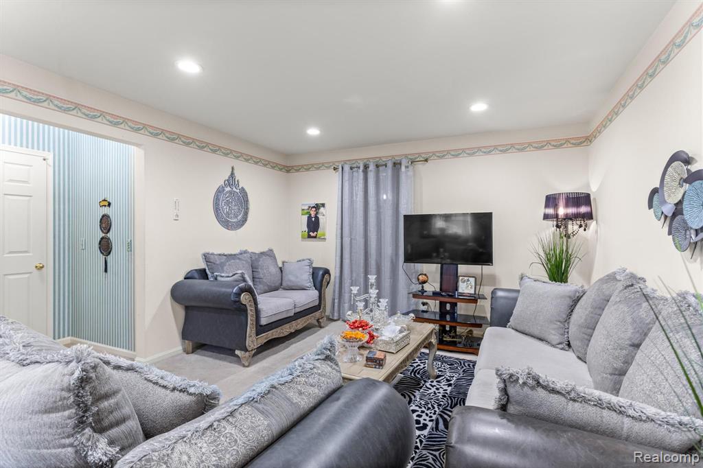 6125 ARDMORE, Dearborn Heights, MI 48127 — Photo 7