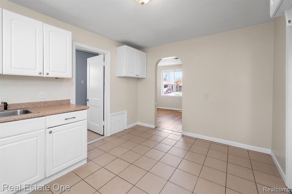 4957 ZIEGLER Street, Dearborn Heights, MI 48125 — Photo 6