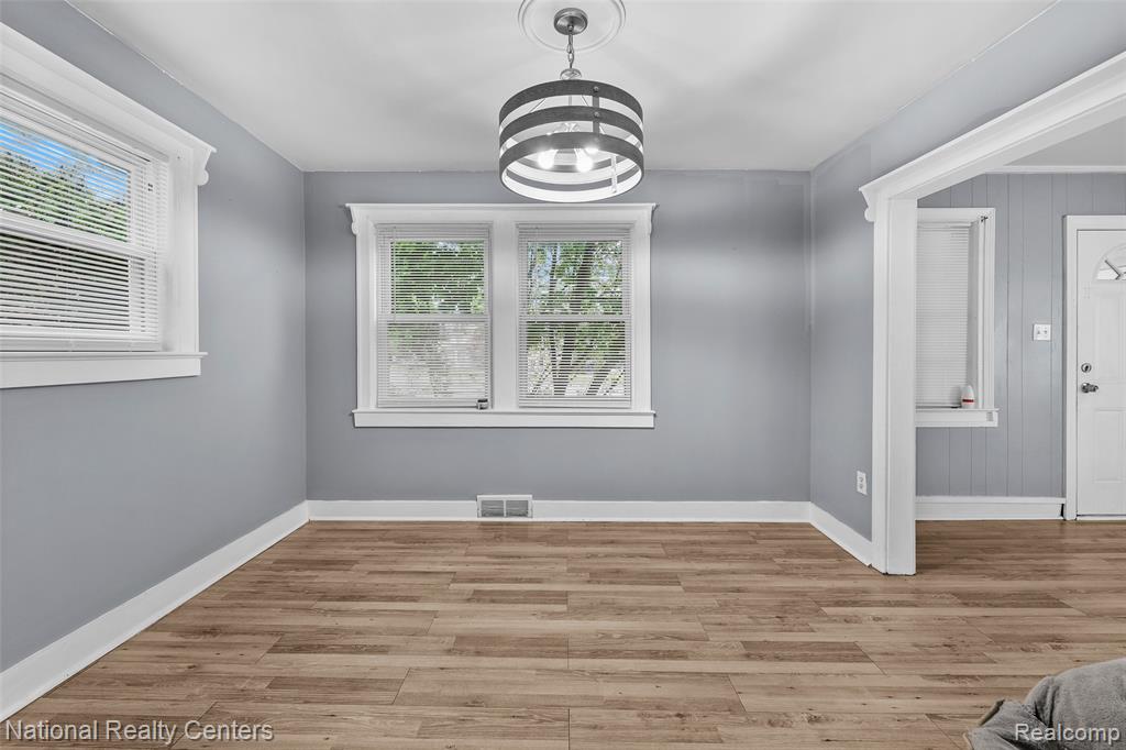 686 N Perry Street, Pontiac, MI 48342 — Photo 11