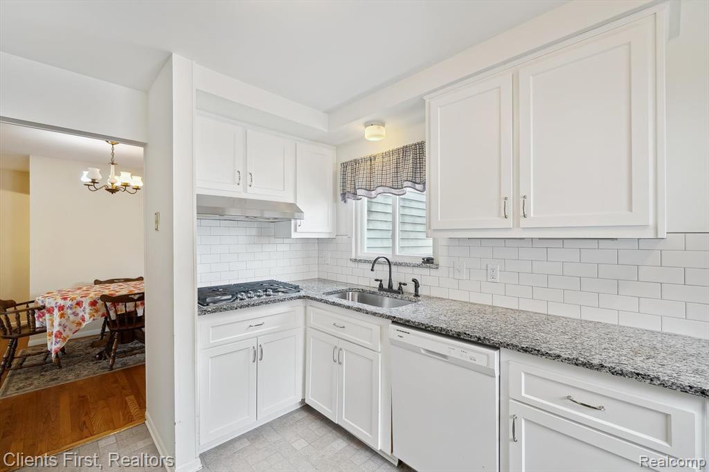 939 Deering Street, Garden City, MI — Photo 6