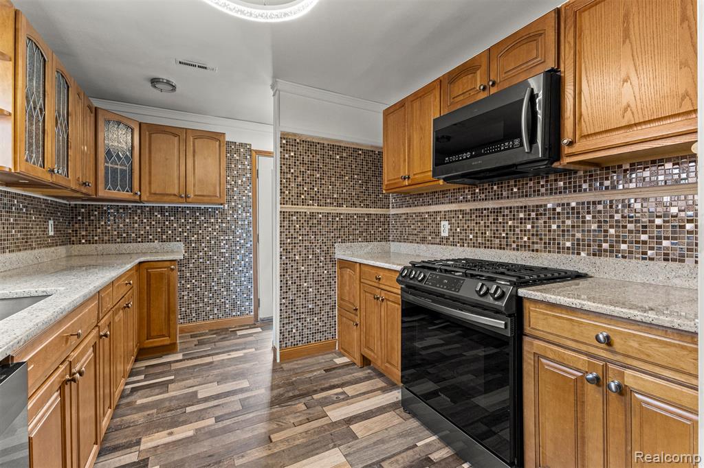6151 Robindale Avenue, Dearborn Heights, MI 48127 — Photo 17