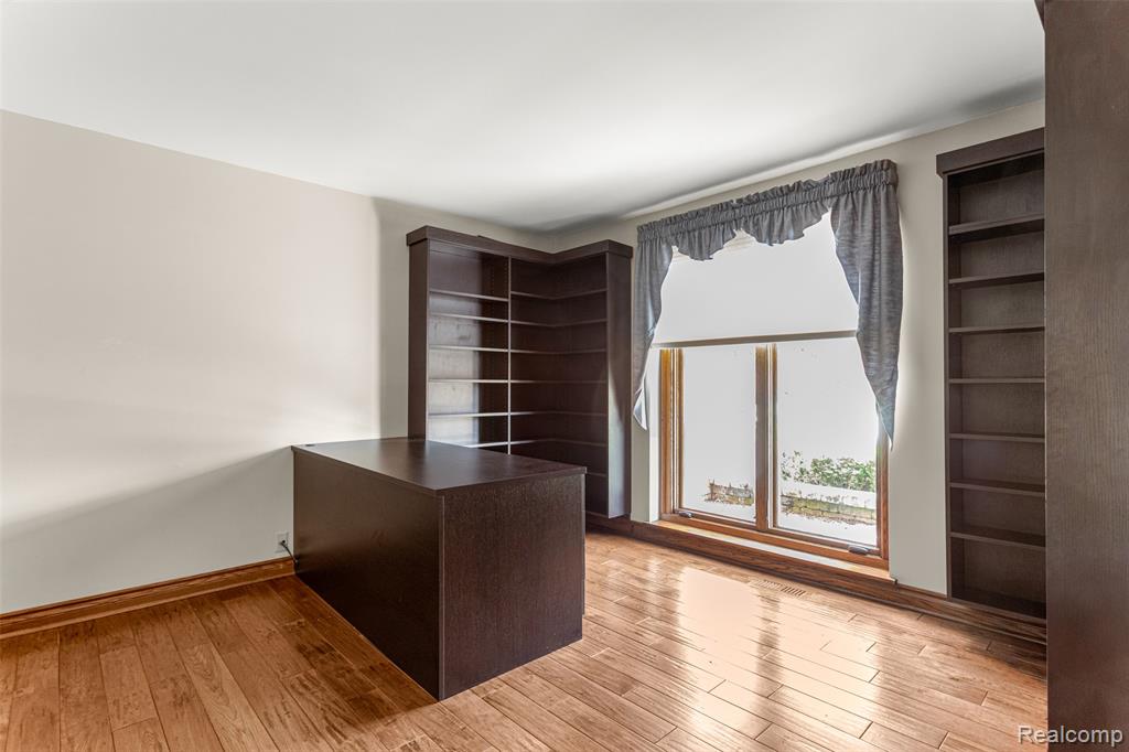 48367 Lake Valley Drive, Shelby Twp, MI 48317 — Photo 5