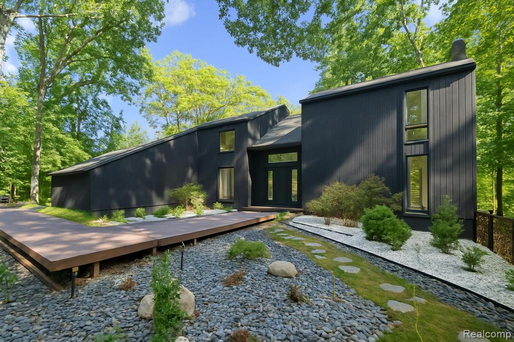 7371 Lindenmere Drive, Bloomfield Hills, MI 48301 — front exterior