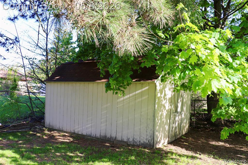 1930 Chelan Street E, Flint, MI 48503 — Photo 17