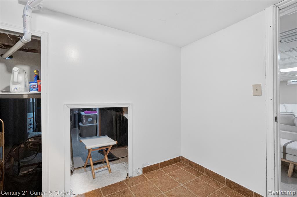 5 Barclay Court, Dearborn, MI 48126 — Photo 38