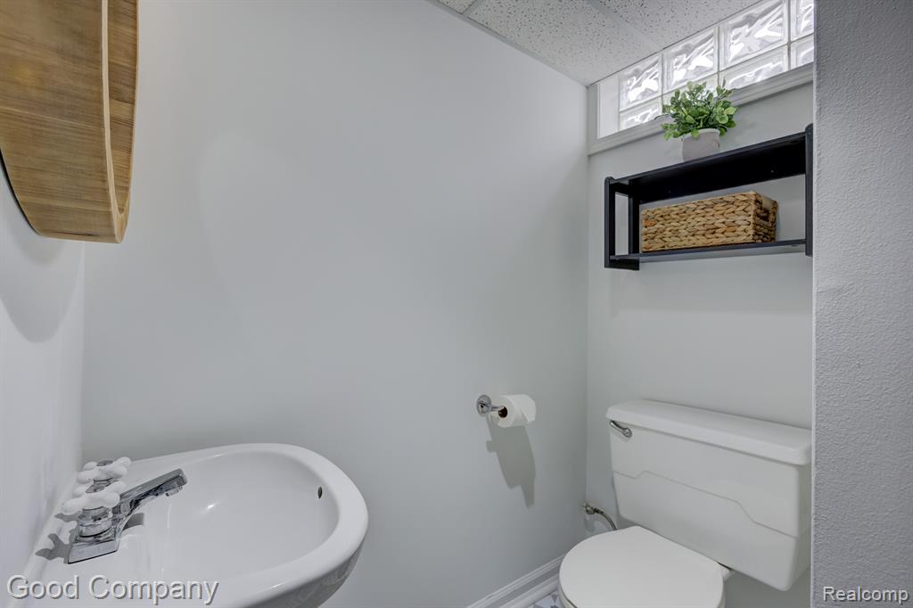 903 ROYAL Avenue, Royal Oak, MI 48073 — Photo 29