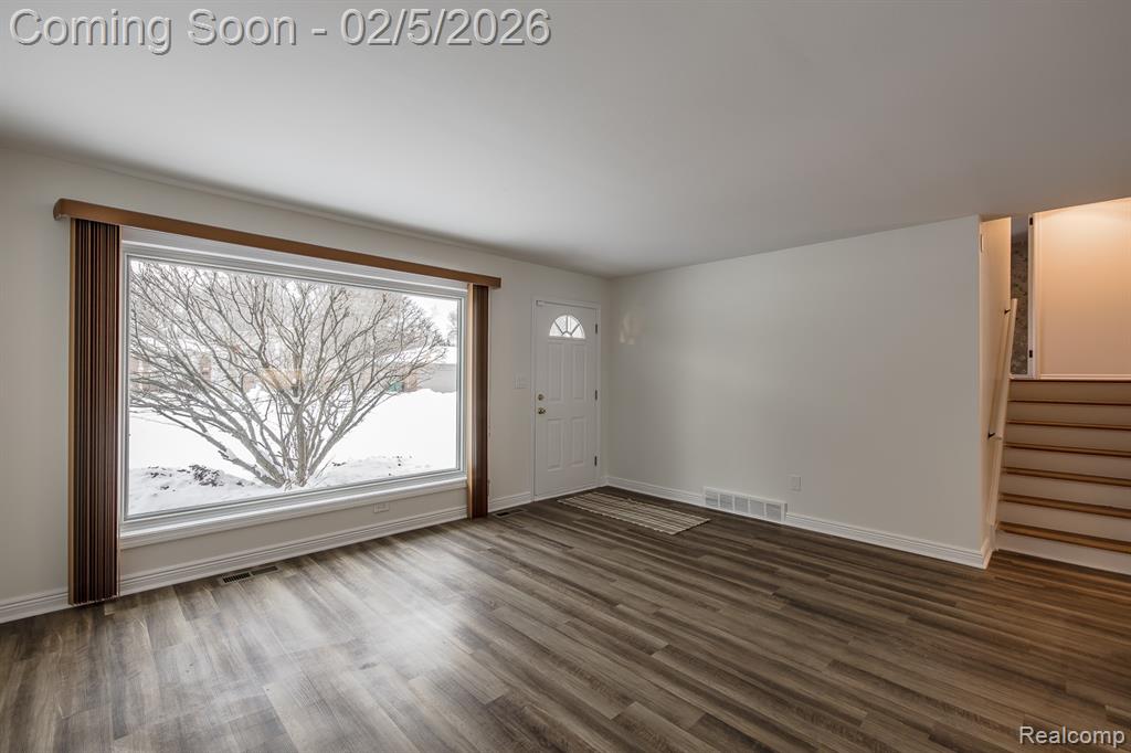 21123 Laurelwood Street, Farmington, MI 48336 — Photo 7